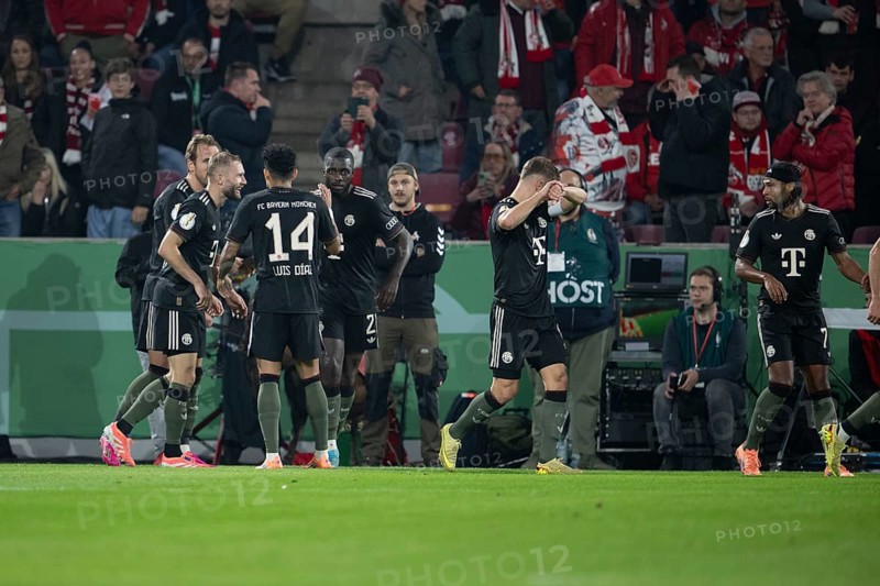 (DFL/DFB REGULATIONS PROHIBIT ANY USE OF PHOTOGRAPHS AS IMAGE SEQUENCES AND/OR QUASI-VIDEO), Rhein Energie Stadion, Cologne, North Rhine-Westphalia, Harry Kane (FC Bayern Munich, attack, #9), Joshua Kimmich (FC Bayern Munich, midfield, #6), Luis Diaz (FC Bayern Munich, attack, #14), Hiroki Ito (FC Bayern Munich, defense, #21), DFB-Pokal 1.FC Cologne, FC Bayern Munich on 29.10.2025 at the Rhein Energie Stadion in Cologne Germany