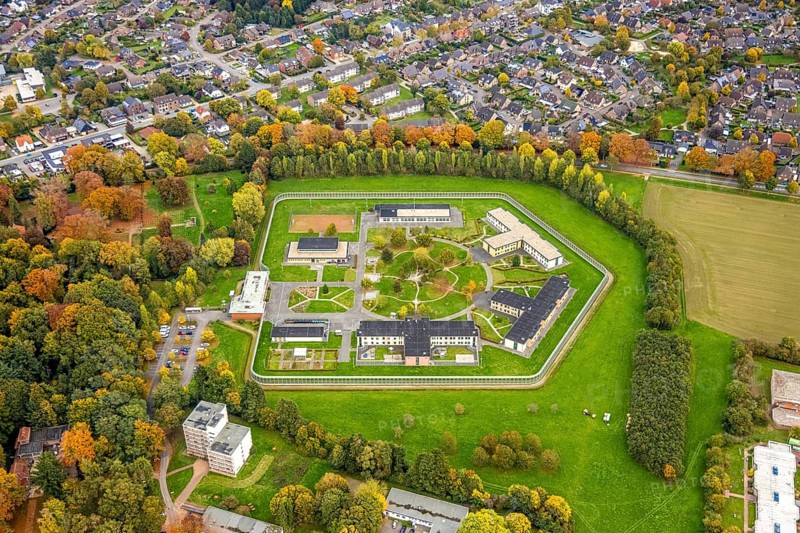 Aerial view, LVR-Klinik Bedburg-Hau, forensic psychiatric specialist facilities, circular garden area, Hau, Bedburg-Hau, Lower Rhine, North Rhine-Westphalia, Germany