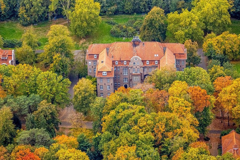 Aerial view, LVR-Klinik, Nordlicher Rundweg medical building, and autumn trees, Hau, Bedburg-Hau, Lower Rhine, North Rhine-Westphalia, Germany