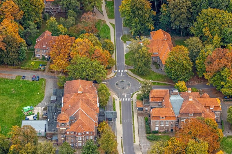 Aerial view, LVR-Klinik Bedburg-Hau, Buchenallee roundabout and medical building, autumn trees, Hau, Bedburg-Hau, Lower Rhine, North Rhine-Westphalia, Germany