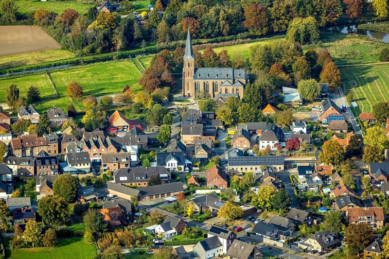 Aerial view, residential area district of Kessel with St. Stephen's Church and Niers-Kendel elementary school, Kessel, Goch, Lower Rhine, North Rhine-Westphalia, Germany, place of worship, education, educational institution, DE, Europe, religious community, church, property tax, holy place, real estate, church, parish, denomination, teaching institute, aerial photography, aerial photography, religion, religious place, school, overview, bird's eye view, residential complex, housing and living, residential area, residential quality, residential district, housing development, residential district, birds-eyes View, overview