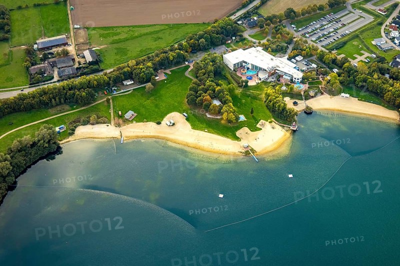 Aerial view, GochNess leisure pool and sandy lido, cauldron, autumn trees, Goch, Lower Rhine, North Rhine-Westphalia, Germany, bathing resort, DE, Europe, outdoor pool, leisure area, leisure activities, leisure activities, aerial photography, aerial photography, swimming pool, lake, lido, overview, birds-eyes view, overview