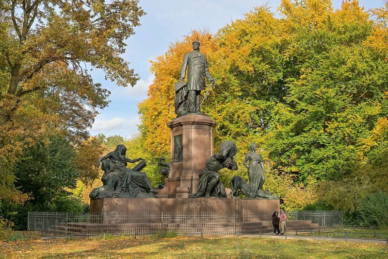 Bismarck National Monument, autumn in Großer Tiergarten Park, Mitte, Berlin, Germany