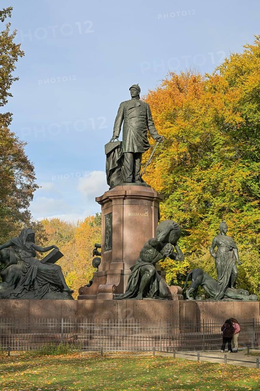 Bismarck National Monument, autumn in Großer Tiergarten Park, Mitte, Berlin, Germany
