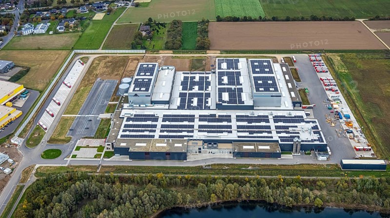 Aerial view, Tricor factory packaging company, Weeze, Lower Rhine, North Rhine-Westphalia, Germany, DE, roof with solar panels, Europe, commercial property, commercial property, commercial location, commercial use, Goch, industrial location, aerial photography, aerial photography, photovoltaic system, solar system, solar roof, solar energy, solar panels, solar power system, overview, bird's eye view, birds eyes view, overview