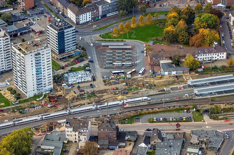 Aerial view, construction site between Franz-Etzel-Platz bus station and Wesel main station Hbf, work on the Betuwe railway line, ICE train, high-rise buildings Dinslakener Landstraße, Wesel, Lower Rhine, North Rhine-Westphalia, Germany, railway site, construction area, construction site, building plot, construction project, construction site, DE, Deutsche Bahn AG, Europe, railway tracks, main station, central station, aerial view, aerial photography, aerial photography, overview, bird's eye view, birds-eyes view, overview