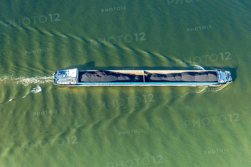 Aerial view, Rhine river with inland navigation on Gravinsel, coal ship, Bislich, Wesel, Lower Rhine, North Rhine-Westphalia, Germany, DE, Europe, river, aerial photography, aerial photography, shipping, overview, birds-eyes view, overview