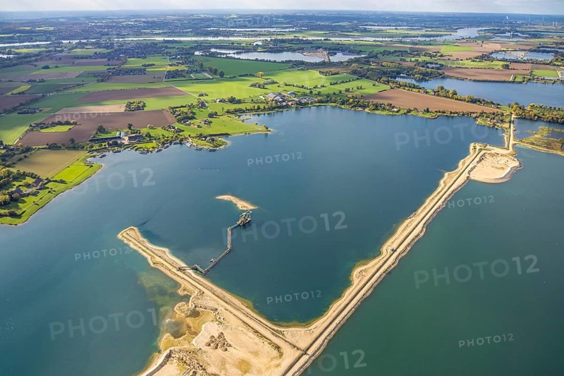 Aerial view, Diersfordter forest lake, dredging lake with gravel mining, Bislich, Wesel, Lower Rhine, North Rhine-Westphalia, Germany, DE, Diersfordt, Europe, aerial photography, aerial photography, lake, overview, birds-eyes view, overview