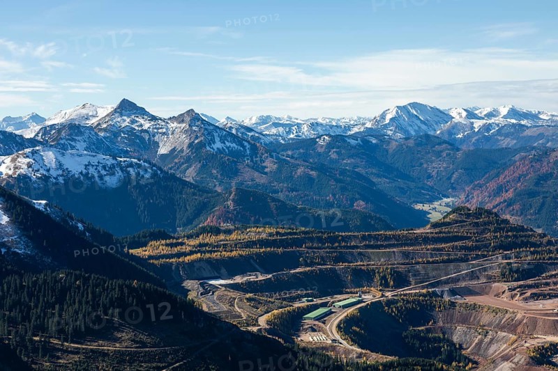 Autumn atmosphere, snow on mountain peaks, Erzberg and Eisenerzer Alps, Styria, Austria