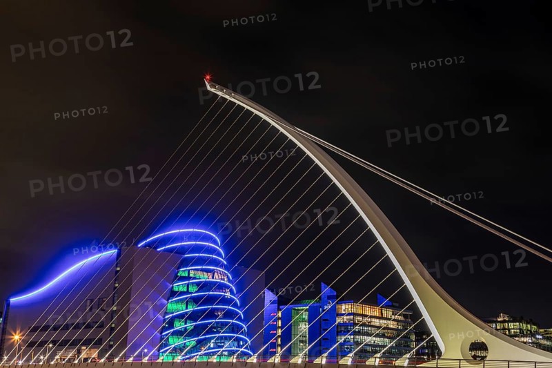 Samuel Beckett Bridge, bridge over the River Liffey, night view, Dublin, Ireland