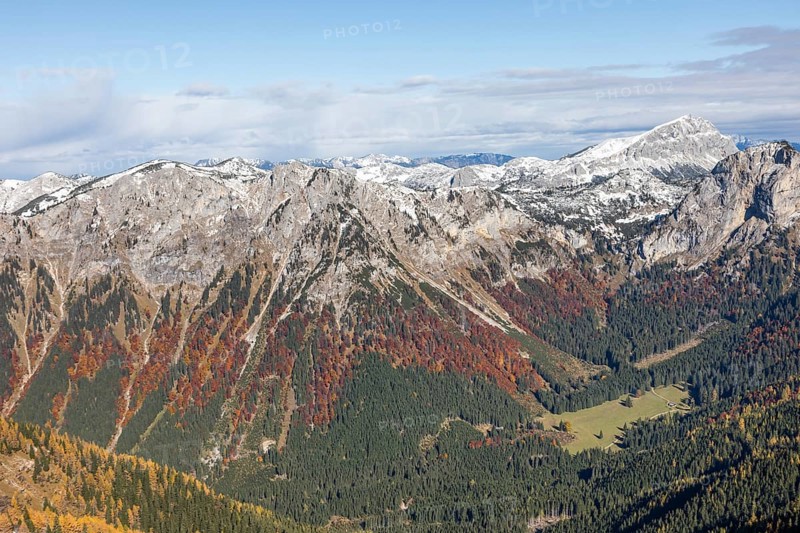 Autumn atmosphere, snow on mountain peaks, autumn foliage, Hochschwab massif, in the Gsollalm valley, Styria, Austria
