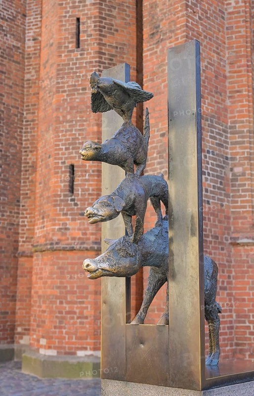 Statue, memorial, Town Musicians of Bremen, Old Town, Riga, Latvia