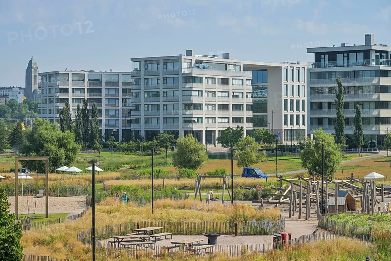 Park Töölönlahden kesäpuisto, residential buildings, Alvar Aallon katu, Helsinki, Finland