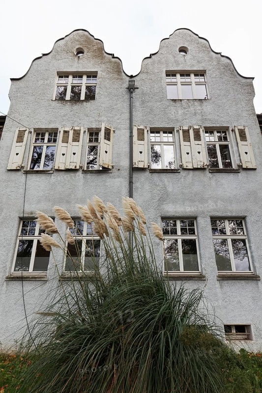 Historic semi-detached house for employees of the former Krupp Ironworks Rheinhausen, Bliersheim Beamtensiedlung, Duisburg, Ruhr region, North Rhine-Westphalia, Germany