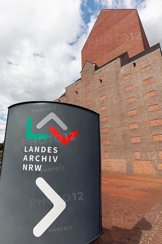 Landesarchiv North Rhine-Westphalia, pillar with logo in front of the building, former granary, Duisburg, Ruhr area, North Rhine-Westphalia, Germany