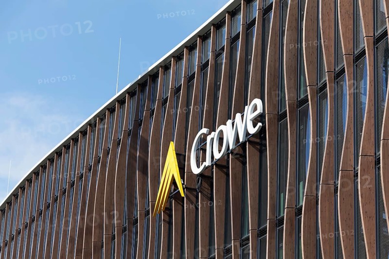 Crowe BPG, audit and consulting firm, logo on modern wooden façade with larch pilasters, architecture firm caspar.schmitzmorkramer, Deiker Höfe, Düsseldorf, North Rhine-Westphalia, Germany