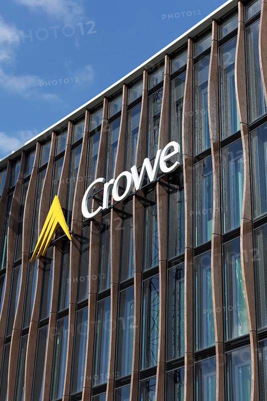 Crowe BPG, audit and consulting firm, logo on modern wooden façade with larch pilasters, architecture firm caspar.schmitzmorkramer, Deiker Höfe, Düsseldorf, North Rhine-Westphalia, Germany