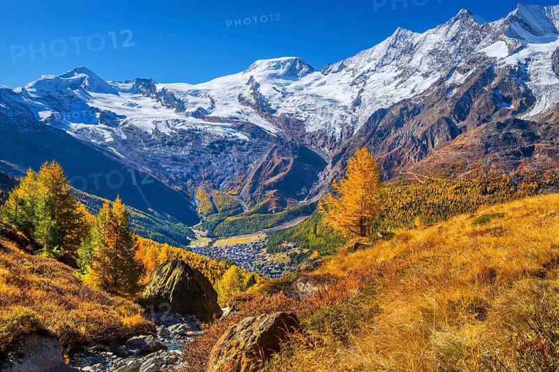 View from Kreuzboden to Saas-Fee with Alalin 4027m, Alphubel 4206m and Mischabel Group 4545m in autumn, Saas-Grund, Saasertal, Valais, Switzerland
