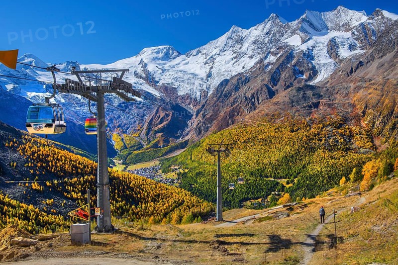 Hohsaas cable car near Kreuzboden mountain station with Alphubel 4206m and Mischabel group 4545m in autumn, Saas-Grund, Saasertal, Valais, Switzerland