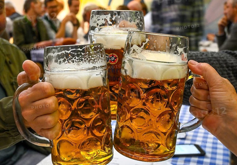 Guests toast with beer mugs, beer mugs, hacker-Pschorr party tent, Bavarian sky, Oktoberfest, Munich, Bavaria, Germany