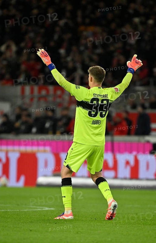 Goalkeeper Alexander Nübel VfB Stuttgart (33) from behind gesture gesture MHPArena, MHP Arena Stuttgart, Baden-Württemberg, Germany