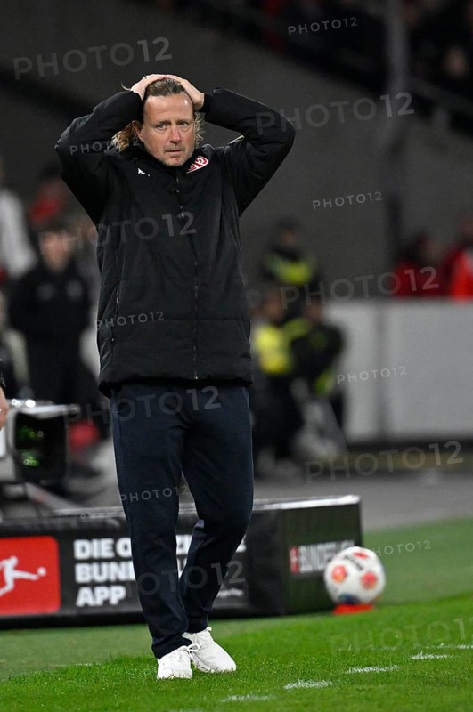 Coach coach Bo Henriksen 1. FSV Mainz 05 Disappointment disappointed after missed goal opportunity gesture MHPArena, MHP Arena Stuttgart, Baden-Württemberg, Germany