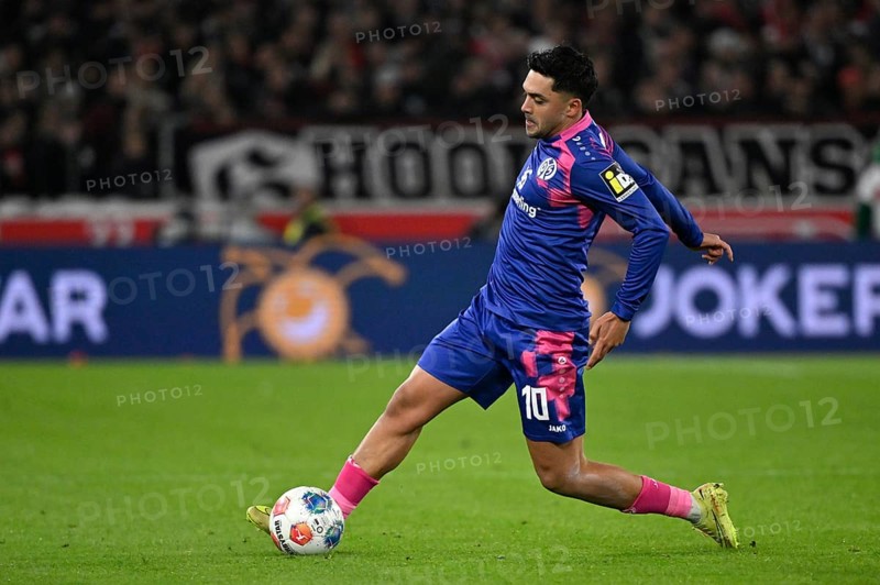 Nadiem Amiri 1. FSV Mainz 05 (10) Action at the ball MHPArena, MHP Arena Stuttgart, Baden-Württemberg, Germany