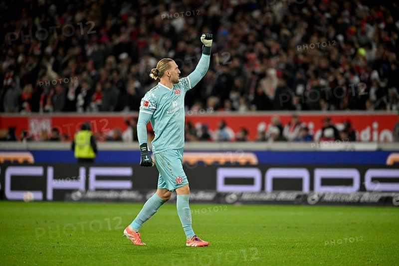 Goalkeeper Robin Zentner 1. FSV Mainz 05 (27) goal cheering gesture MHPArena, MHP Arena Stuttgart, Baden-Württemberg, Germany
