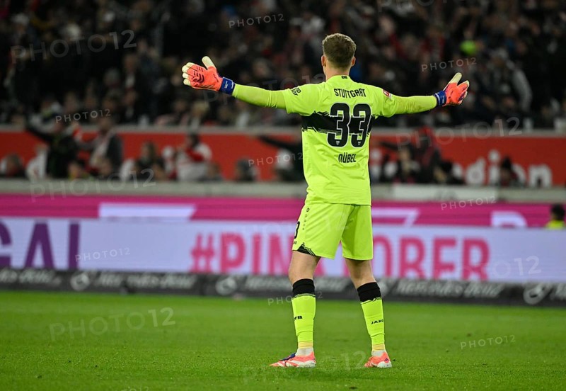 Goalkeeper Alexander Nübel VfB Stuttgart (33) from behind gesture gesture MHPArena, MHP Arena Stuttgart, Baden-Württemberg, Germany
