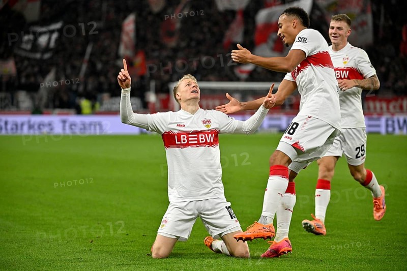 Goal cheers Chris Führich VfB Stuttgart (10) Jamie Leweling VfB Stuttgart (18) Finn Jeltsch VfB Stuttgart (29) MHPArena, MHP Arena Stuttgart, Baden-Württemberg, Germany
