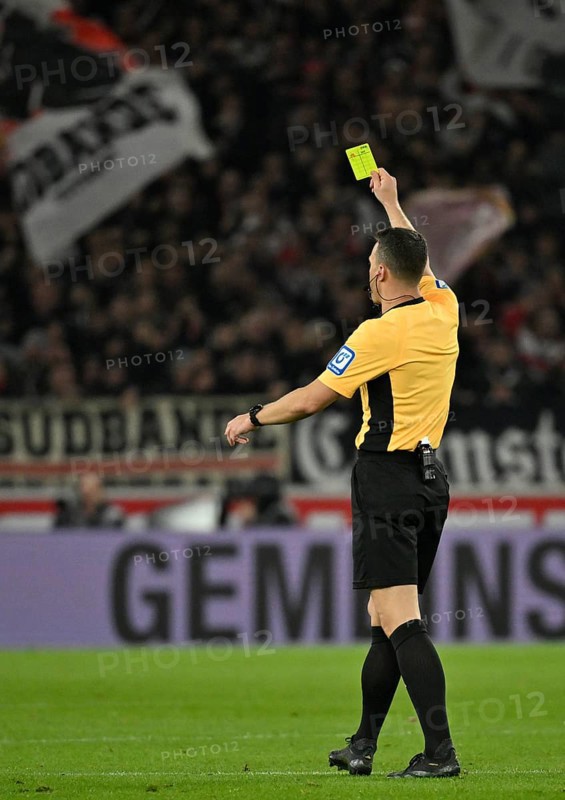 Referee Felix Zwayer shows yellow card yellow warning MHPArena, MHP Arena Stuttgart, Baden-Württemberg, Germany