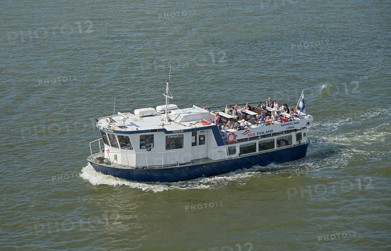 Ferry from Kauppatori fish market to Lonna and Suomenlinna islands, harbour, Helsinki, Finland