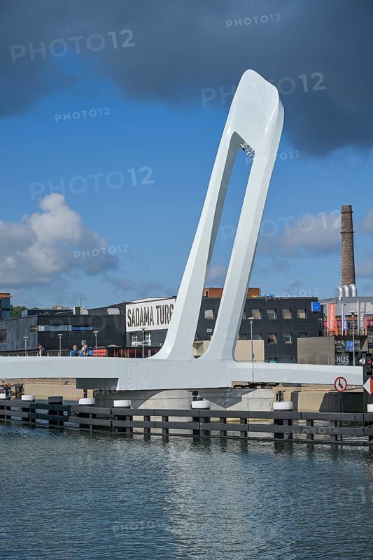 Admiral Bridge, Admirali jalakäijate sild, marina, Sadama harbour district, Tallinn, Estonia