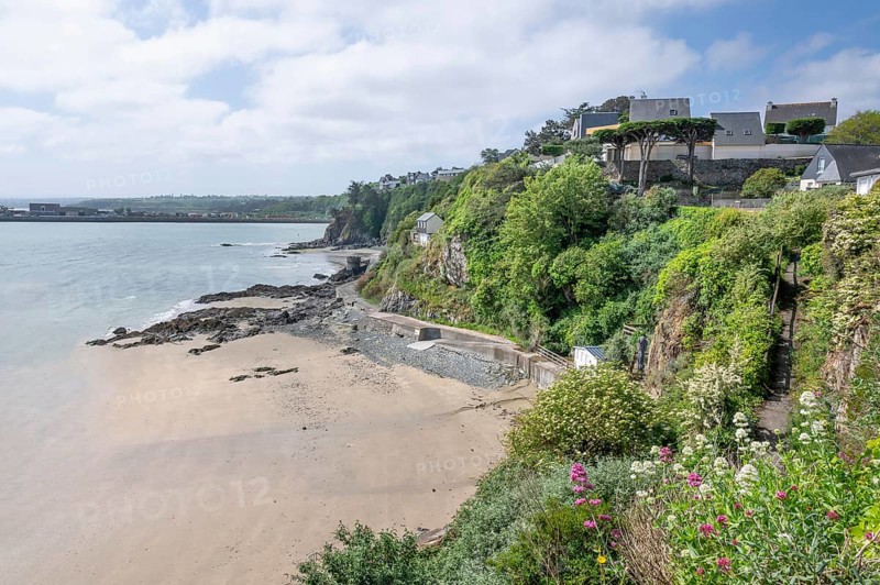 The Plage des Nouelles (Plerin) in Saint-Brieuc Bay at low tide with its wide, solid sandy beach, a long waterfront called Digue Promenade and waterfront houses or cabanons de plage on the edge of the beach, Cotes-d'Armor department, Brittany region, France