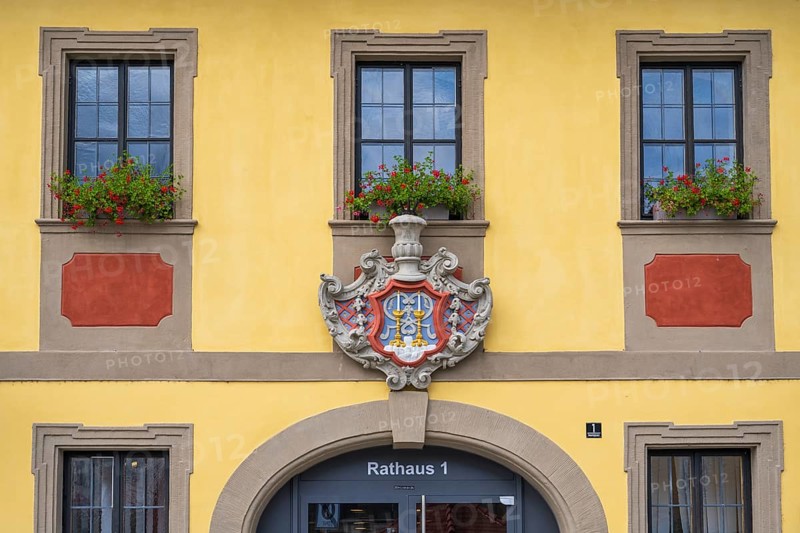 Facade with city coat of arms, town hall, market square, Deutsche Korbstadt, Lichtenfels, Upper Franconia, Franconia, Bavaria, Germany
