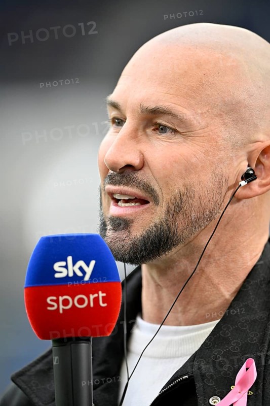 Coach coach Christian Ilzer TSG 1899 Hoffenheim portrait, in interview microphone micro logo SKY loop of action against breast cancer, breast cancer awareness campaign, PreZero Arena, Sinsheim, Baden-Württemberg, Germany