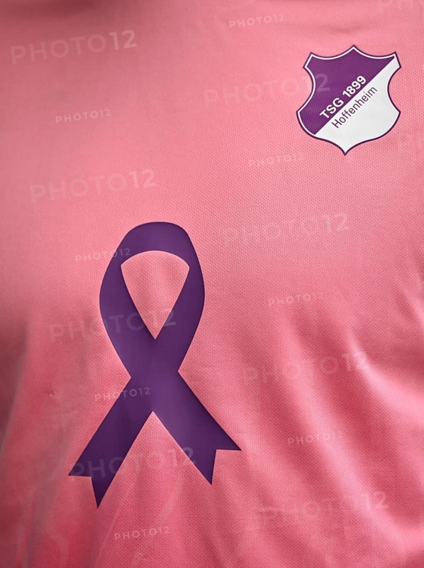 TSG 1899 Hoffenheim logo on jersey, special shirt, campaign against breast cancer, breast cancer awareness campaign, PreZero Arena, Sinsheim, Baden-Württemberg, Germany