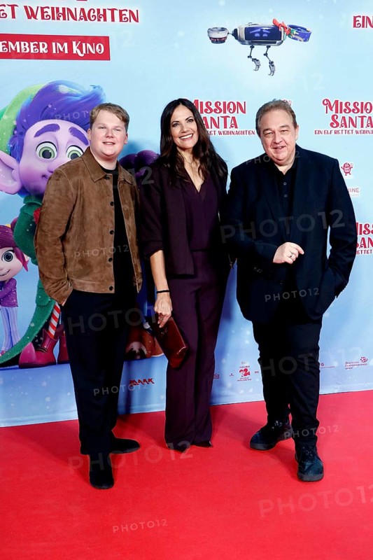 Julius Weckauf, Bettina Zimmermann and Oliver Kalkofe at a special screening of MISSION SANTA - AN ELF SAVES CHRISTMAS at the Kulturbrauerei in Berlin on 25.10.2025