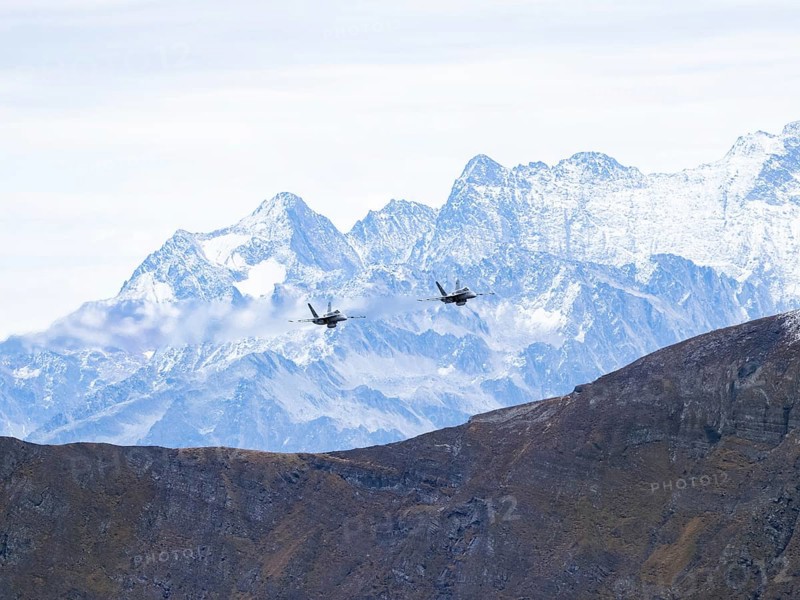 Axalp, Switzerland, airshow, demonstration, air force, army, military, Alps, mountains, F18, formation, contrails, Hornet, Super Hornet