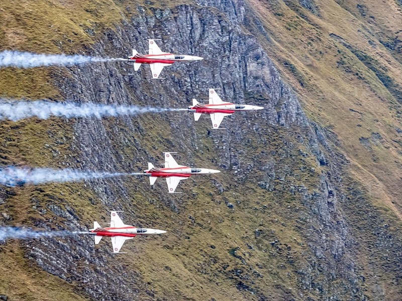 Axalp, Switzerland, airshow, demonstration, air force, army, military, Alps, mountains, F5, Patrouille Suisse, red-white, formation, contrails