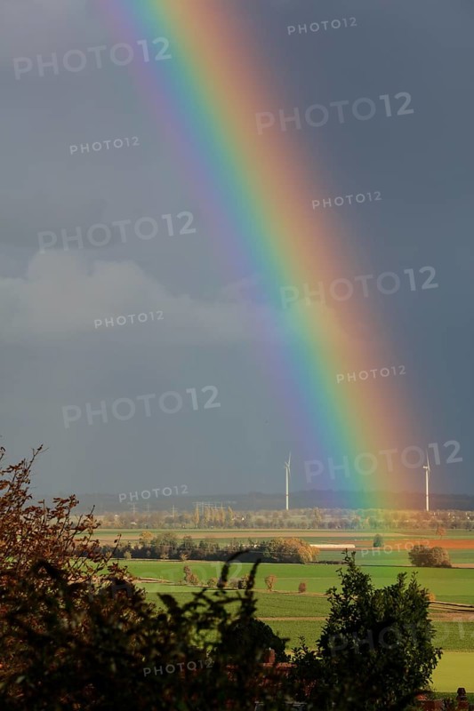 Rainbow over the Calenberger Land between Hanover and Hildesheim, wind turbines seen from the mountain village of Lüdersen, city of Springe, Hanover region, Lower Saxony, Germany