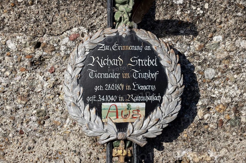 Tomb cross of the animal painter Richard Strebel, inscription with sentimental painting, Marienberg, Burghausen, Upper Bavaria, Bavaria, Germany