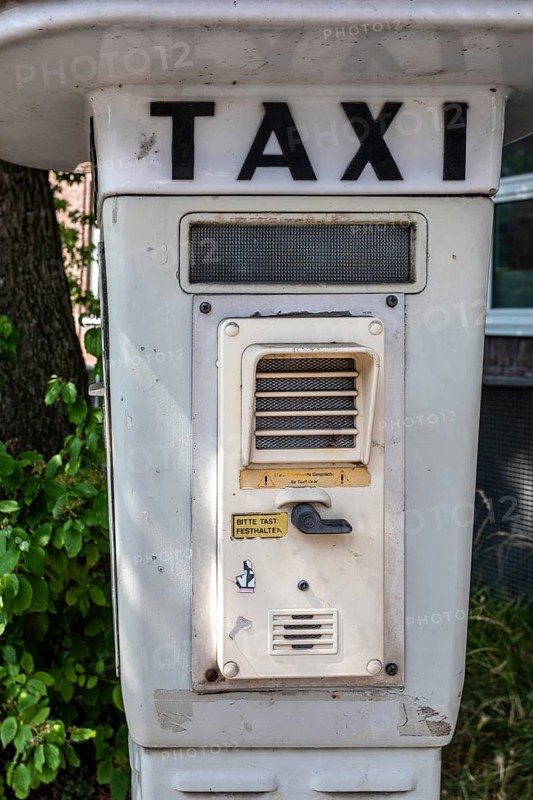 Call post at the Münsterstraße taxi stand in Rath — Düsseldorf, North Rhine-Westphalia, Germany
