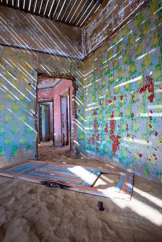Building taken over by desert sand, in a former diamond town, today a ghost town, Lost Place, Kolmanskuppe, Lüderitz, Karas region, Namibia