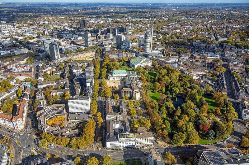 Aerial view, Essen Campus construction site at Central Station, Aalto Theatre Essen and Philharmonic Essen with Stadtgarten, Südviertel, Essen, Ruhr area, North Rhine-Westphalia, Germany, train station, construction area, building land, building plots, construction project, construction site, office building, DE, Deutsche Bahn AG, Europe, events, main station, central station, culture, art, aerial photography, aerial photography, new building, theatre, overview, venue, venue, bird's eye view, birds-eyes view, green lung, cultural use, overview