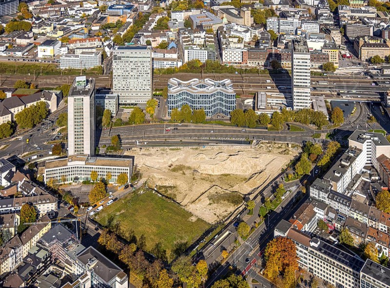 Aerial view, Essen Campus construction site at the main train station, innogy SE, Fakt Tower, DB Schenker and Postbank Hochhaus, Südviertel, Essen, Ruhr region, North Rhine-Westphalia, Germany, railway construction, building area, building plots, construction project, construction project, construction site, office building, DE, Deutsche Bahn AG, Europe, central station, aerial photo, aerial photography, aerial photography, new building, overview, birds-eyes View, overview