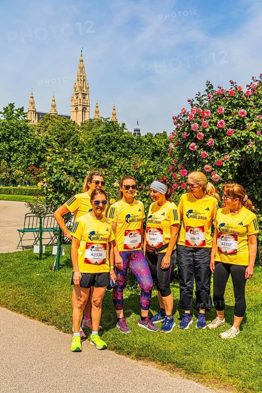 Participants in the Wings for Life Worldrun Volksgarten, in the back the town hall, Vienna, Austria