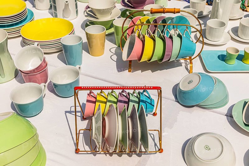 Crockery from the 1950s, antique and flea market, on the Chain Bridge south of Naschmarkt, Vienna, Austria
