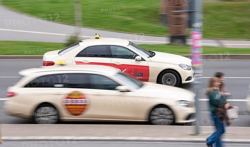 Taxis, Düsseldorf-Bilk railway station, taxi stand, North Rhine-Westphalia