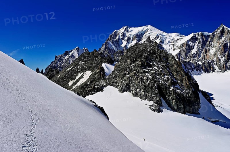 From the left, the mountains, L'Aiguille Blanche de Peuterey, Mont Blanc, Mont Maudit, Pointe Helbronner viewing terrace, Chamonix-Mont-Blanc, Haute-Savoie, Italian watershed, France